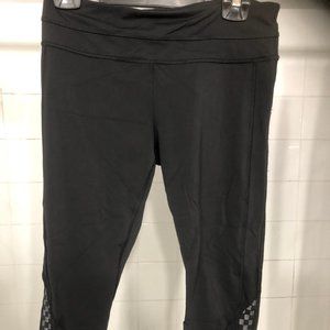 LULULEMON BLACK CHECKER YOGA CAPRIS SIZE 8